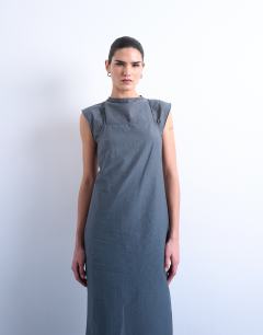 Model wearing Short sleeve cami layered maxi dress in slate grey