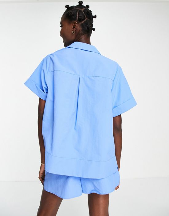 https://images.asos-media.com/products/topshop-short-sleeve-tech-boxy-shirt-in-cobalt-part-of-a-set/201979824-2?$n_550w$&wid=550&fit=constrain