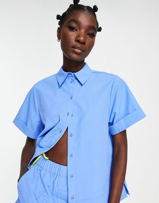 https://images.asos-media.com/products/topshop-short-sleeve-tech-boxy-shirt-in-cobalt-part-of-a-set/201979824-3?$n_550w$&wid=550&fit=constrain