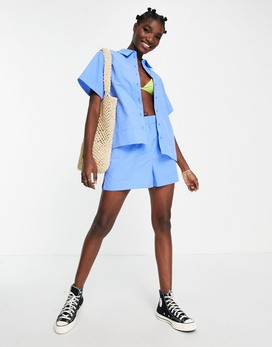 https://images.asos-media.com/products/topshop-short-sleeve-tech-boxy-shirt-in-cobalt-part-of-a-set/201979824-4?$n_550w$&wid=550&fit=constrain