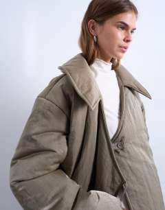 Model wearing Short tie waist puffer jacket in stone