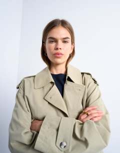 Model wearing Short trench coat in stone
