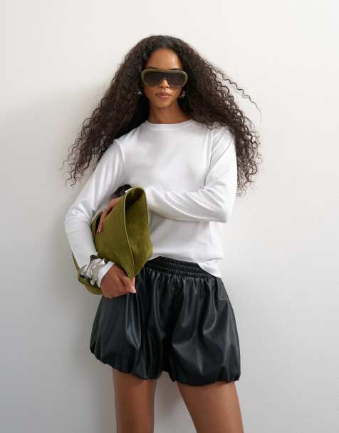 Topshop Shorts aus Kunstleder mit Ballonsaum in Schwarz - view 1