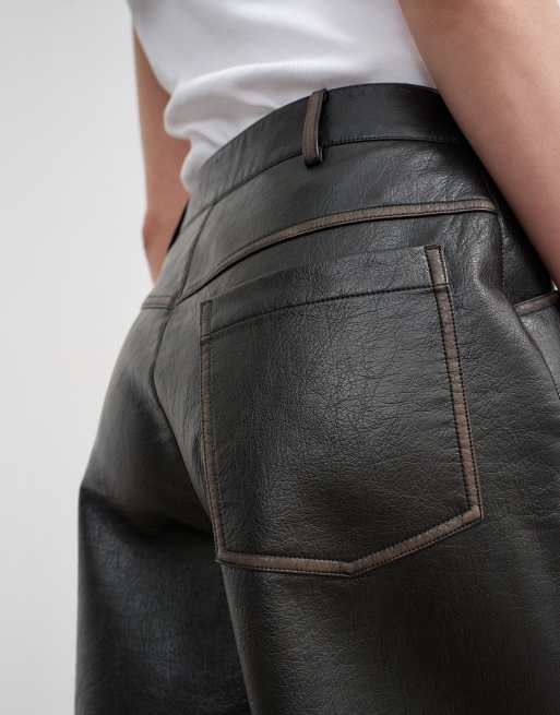 Topshop Shorts in Schwarz in Lederoptik, Longline, 2 von 5