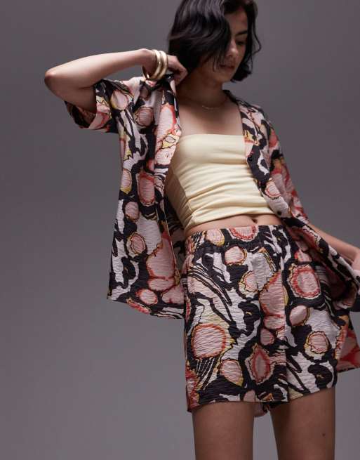 Topshop - Shorts med multifarvet print i krølstof - Del af sæt
