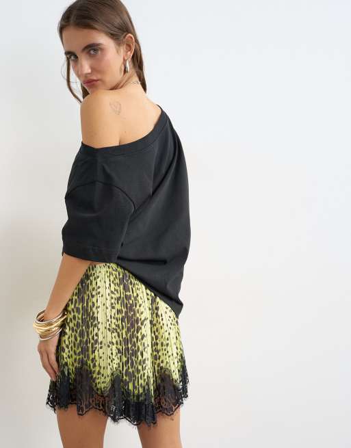 Topshop Shorts mit Animal-Print und Spitzenbesatz in Multicolor, 5 von 5