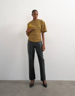 Model wearing Shoulder pad short sleeve t-shirt in khaki