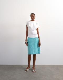 Model wearing Shoulder pad t-shirt in white