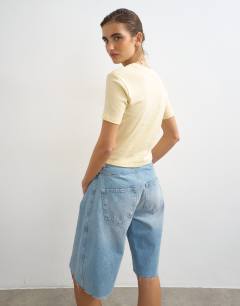 Model wearing Shrunken everyday tee in buttermilk