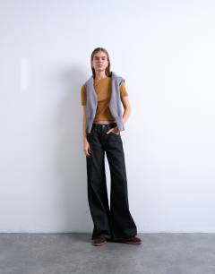 Model wearing Shrunken everyday tee in coffee