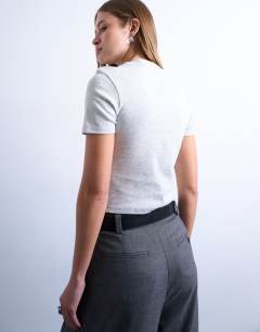 Model wearing Shrunken everyday tee in grey marl 