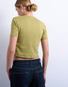 Model wearing Shrunken everyday tee in khaki