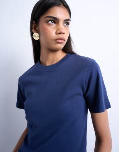 Model wearing Shrunken everyday tee in navy