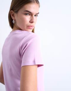 Model wearing Shrunken everyday tee in pink