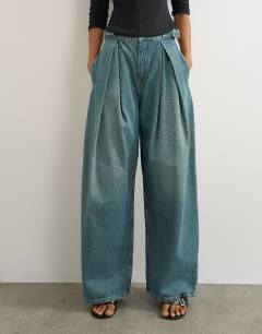Model wearing Side buckle wide leg mid rise jean in green cast