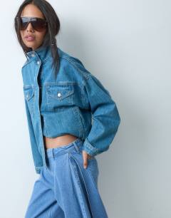 Model wearing Side pleat cocoon jean in bleach