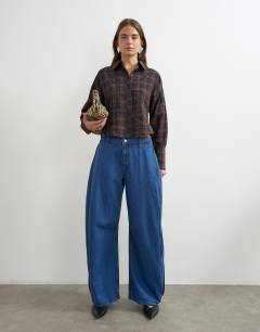 Model wearing Side pleat cocoon jean in rich blue