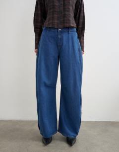 Model wearing Side pleat cocoon jean in rich blue