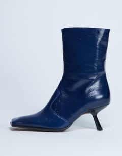 Model wearing Sienna Premium leather square toe mid heel boot in navy