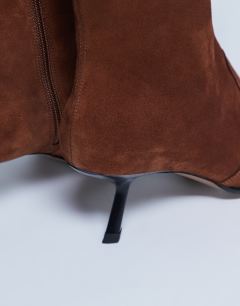 Model wearing Sienna Premium leather square toe mid heel boot in tan