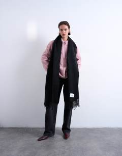 Model wearing Simone supersoft blanket scarf in black