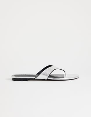 Sisi - Flache Zehenstegsandalen in Silber Silber 37