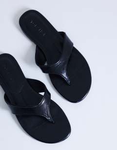 Sisi toe thong flat sandal in black