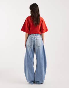 Model wearing Skewed boyfriend jean in bleach