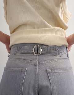 Model wearing Skewed boyfriend jean in grey