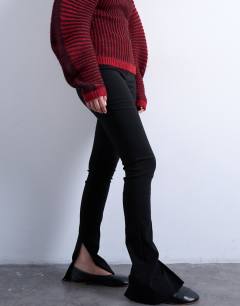 Model wearing Skinny extra long legging in black