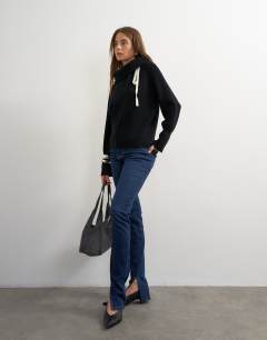 Model wearing Skinny high rise jean with side split in rinse