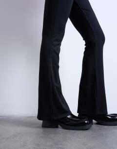 Model wearing Skinny rib flared trouser in black