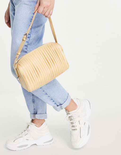 Topshop – Skórzana plisowana torebka na ramię w żółtym kolorze