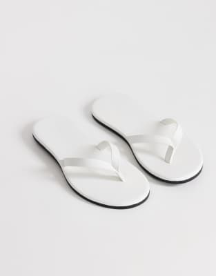 Topshop Sky Real Leather Toe Thong Sandals In White