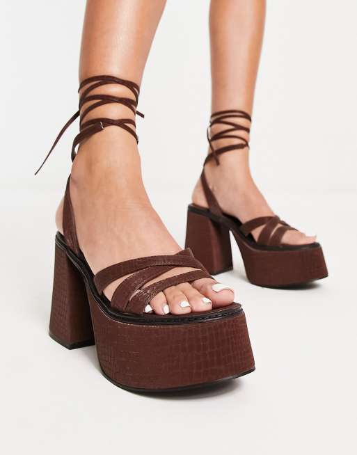 Topshop - Skye - Sandali con plateau color cioccolato e allacciatura alla caviglia
