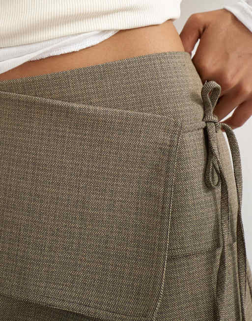 Topshop slå om-mininederdel med bindebånd i taupe, 4 af 5
