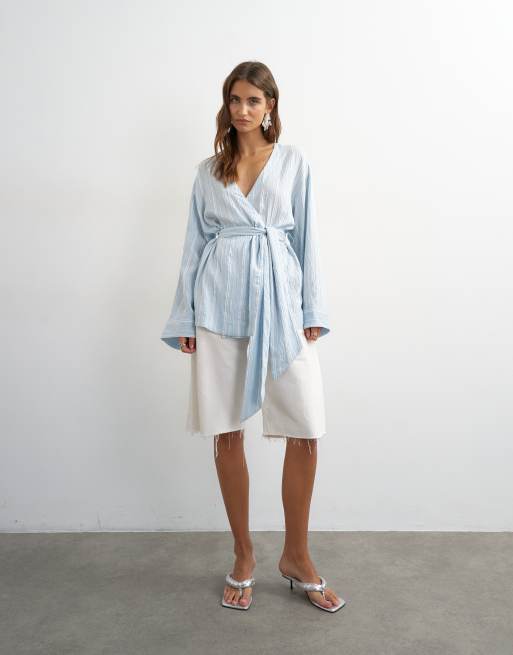 Topshop slå om-top med bindebåndsdetalje i blå stribe, 2 af 4