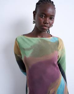 Model wearing Slash neck chiffon maxi dress in abstract print
