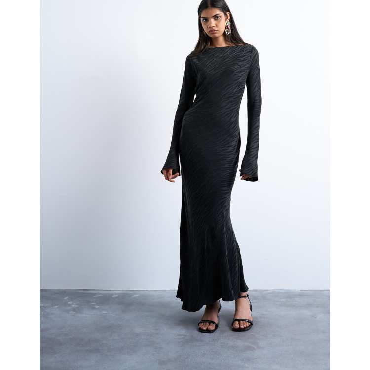 208472073-1-black?$n_750w$&wid