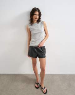 Model wearing Slim tank in grey marl