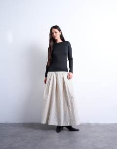 Model wearing Slinky crew neck long sleeve top in black