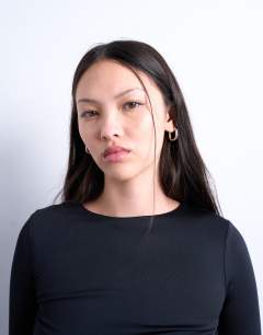 Model wearing Slinky crew neck long sleeve top in black