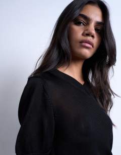 Model wearing Slinky knitted v neck top in black