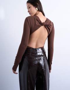 Model wearing Slinky long sleeve knot back detail bodysuit in chocolate