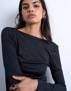 Model wearing Slinky scoop back long sleeve top in black