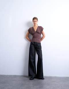 Model wearing Slinky v-neck ruched top in chocolate brown