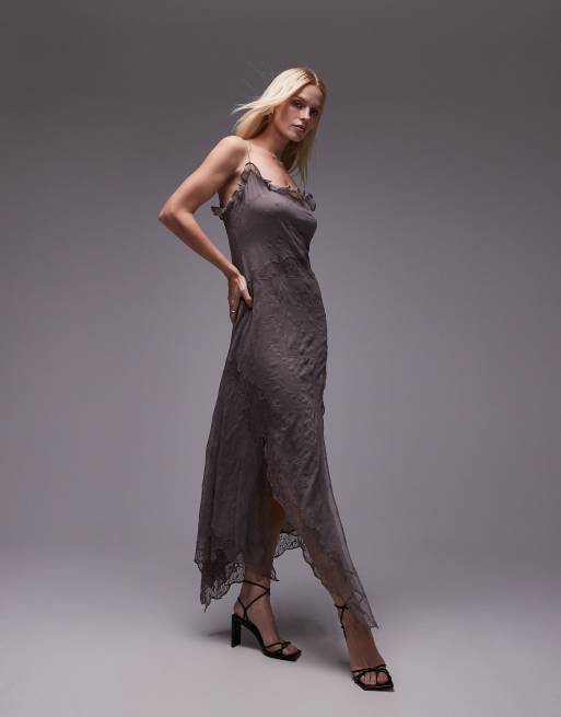 Topshop - Slipdress met borduursels, kant en ruches aan de halslijn in grijs 