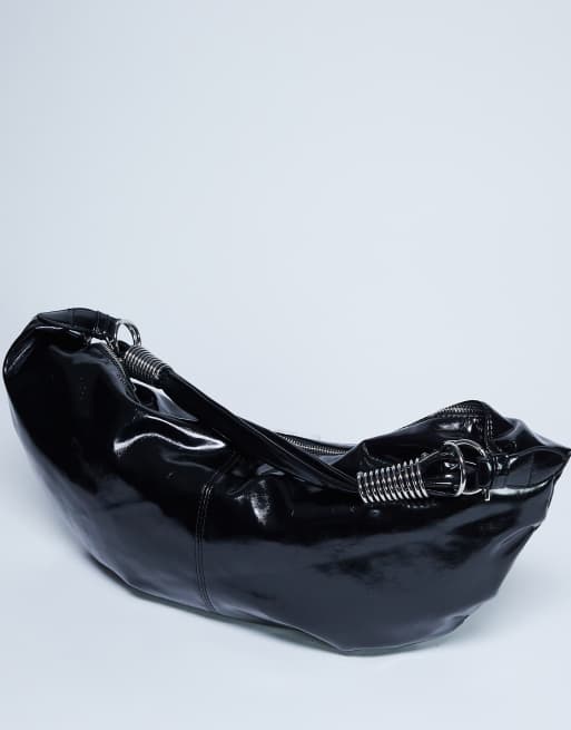 Topshop – Sloane – U-förmige Schultertasche in Schwarz mit Metall-Details, 2 von 3