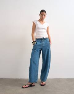 Model wearing Slouchy barrel jean in vintage blue
