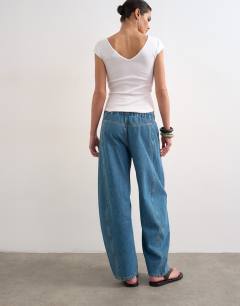 Model wearing Slouchy barrel jean in vintage blue